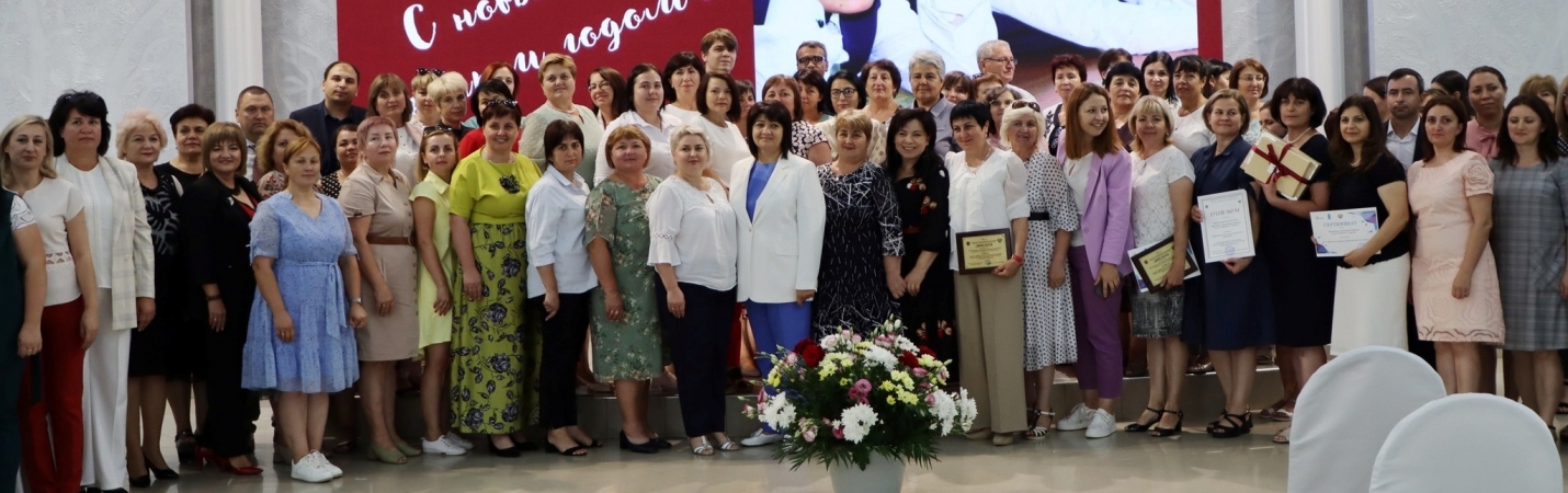 С Днем УЧИТЕЛЯ! Поздравление начальника Главного управления образования Гагаузии Наталии КРИСТЕВОЙ