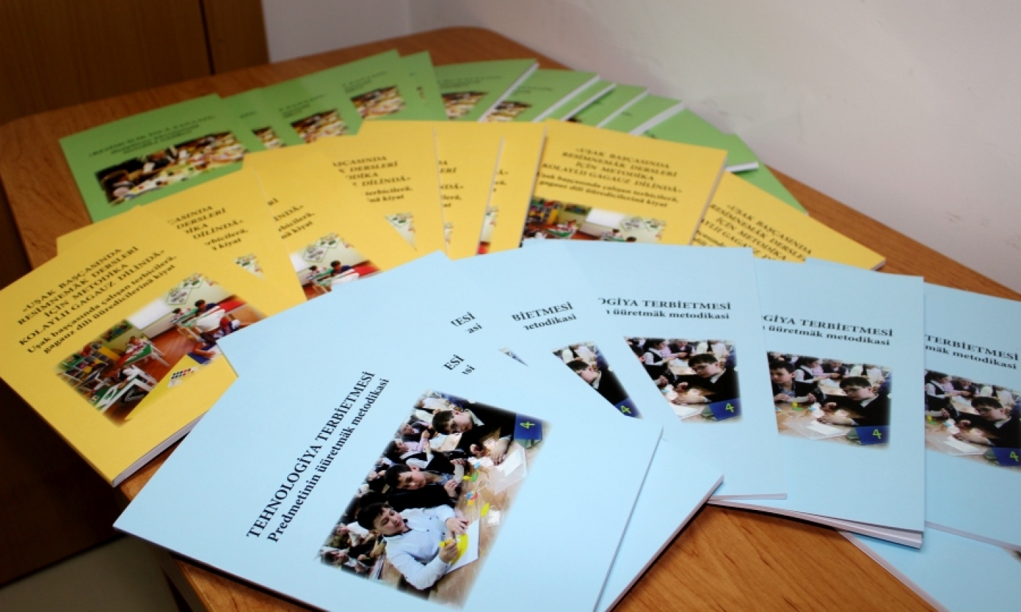 Изданы методические пособия для преподавания дисциплин ИЗО и технологическое воспитание на гагаузском языке