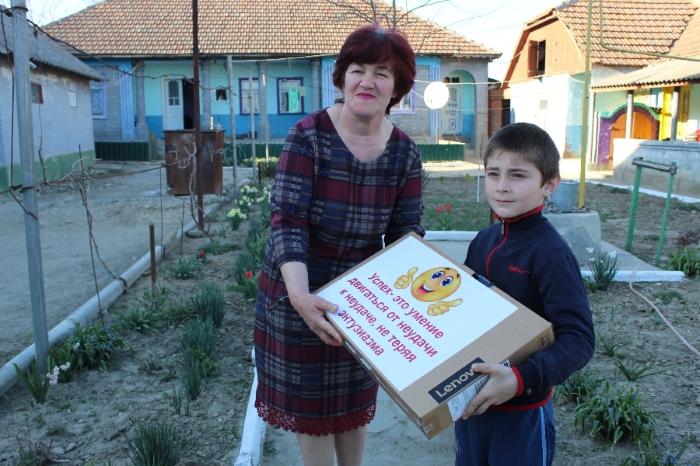 10 учащихся Чишмикиойского лицея получили ноутбуки от Натальи Маджар